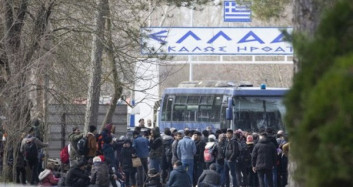  Yunanistan Sınırı Otobüsle Kapattı! Ses Bombası Kullanıldı!