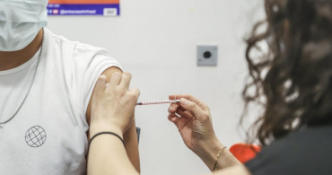 Gençlerde Hastanede! Bakan Kocanın Açıklamasının Ardından 18 Yaş Üstü Aşı Olmaya Başladı