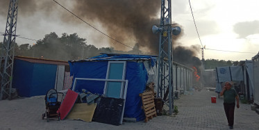Depremzedeleri korkutan yangın: Hatay'daki konteyner alevler içerisinde kaldı