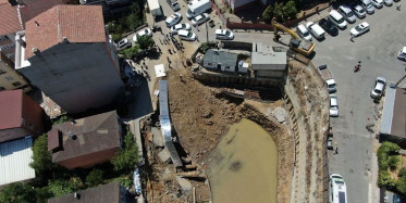 İstanbul Sarıyer’de yolda çökme meydana geldi: Çevredeki evler boşaltıldı