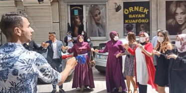 İstanbul'da Gelin Alma Halayında Maske Mesafe Unutuldu