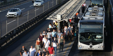 Vatandaşa gına geldi: İstanbul’un metrobüs arızaları bitmek bilmiyor!